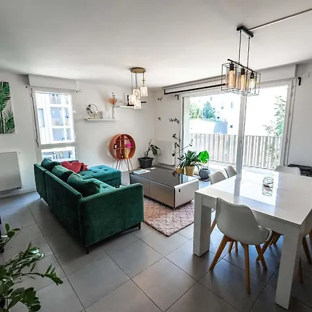 Apartamento Bright Near The