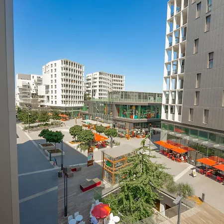 Апартаменты Bright Near The Бордо