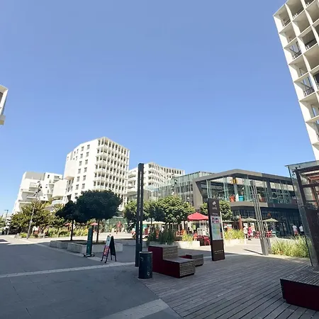 Апартаменты Bright Near The Бордо