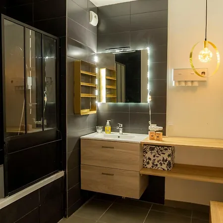 Bright Near The Апартаменты