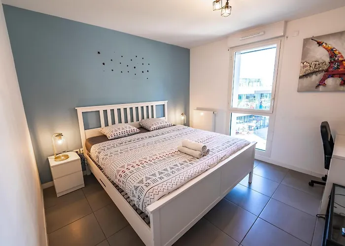 Bright Near The Апартаменты Бордо