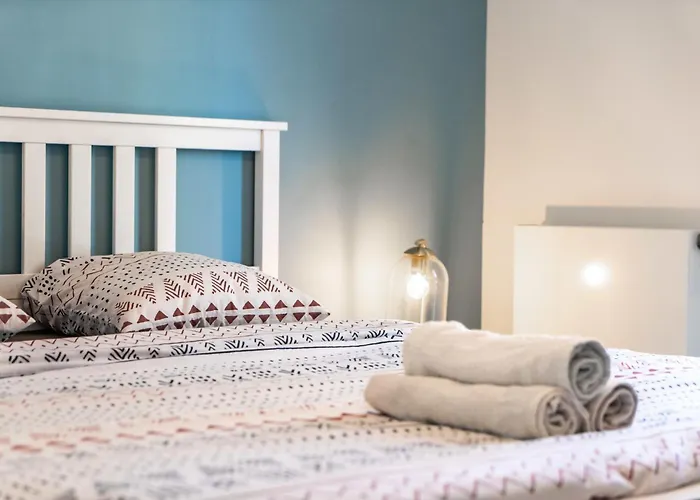 Bright Near The * Бордо