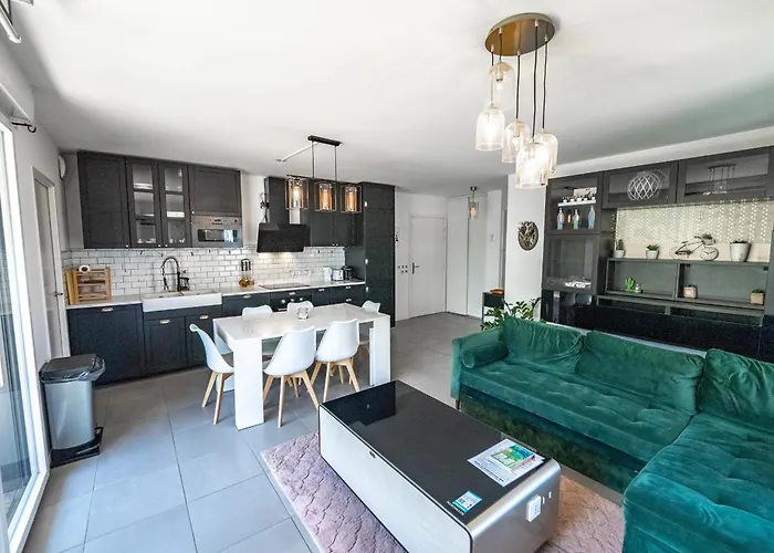 Bright Near The Бордо