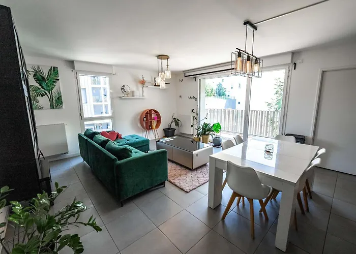 Апартаменты Bright Near The