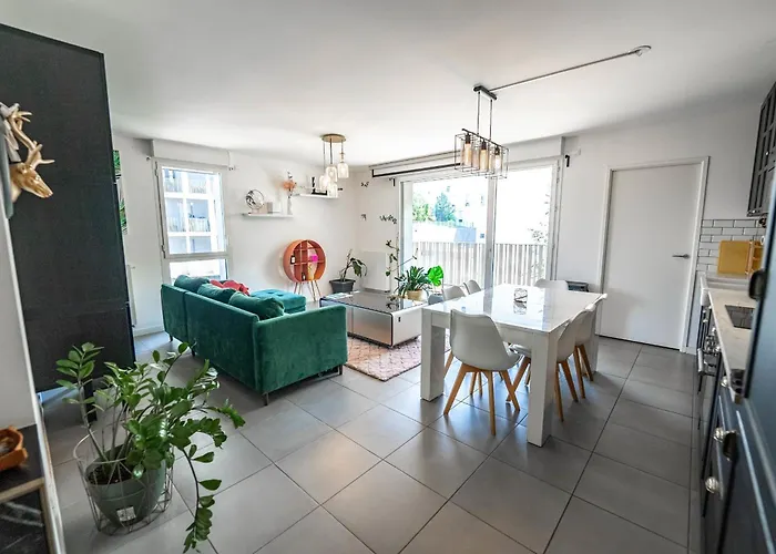 Bright Near The Бордо