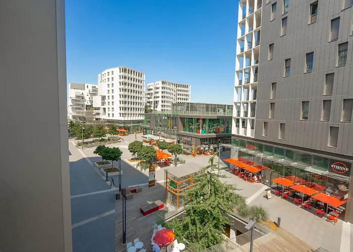 Апартаменты Bright Near The Бордо